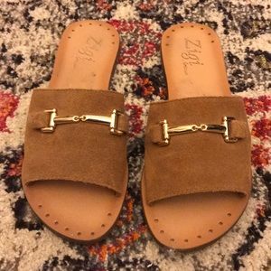 Nude slides w/ gold accents